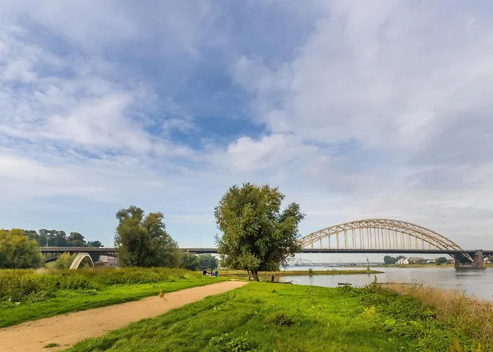 מלון Hotel Millingen 3*