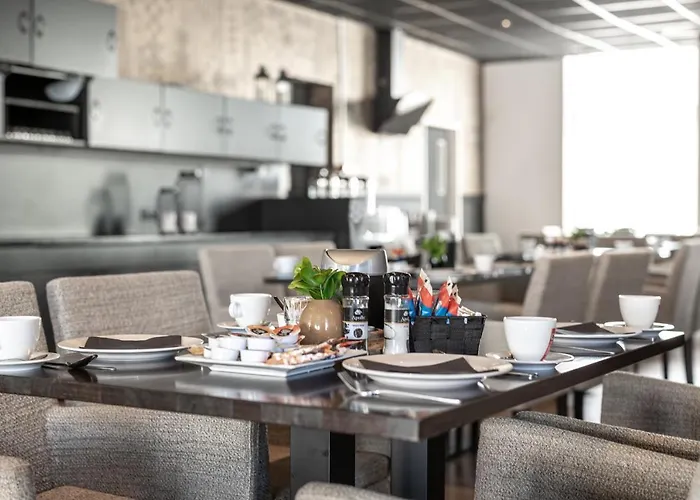 Hotel Millingen ميلينجن آن ده راين